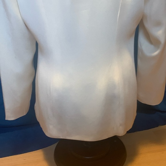 Vintage Zakura cream coloured blazer.Gold pearl button. Size 9/10. - Picture 3 of 12